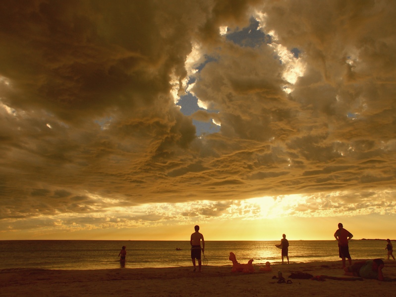 060221-2082-Sunset Waikiki Beach (16)r.JPG