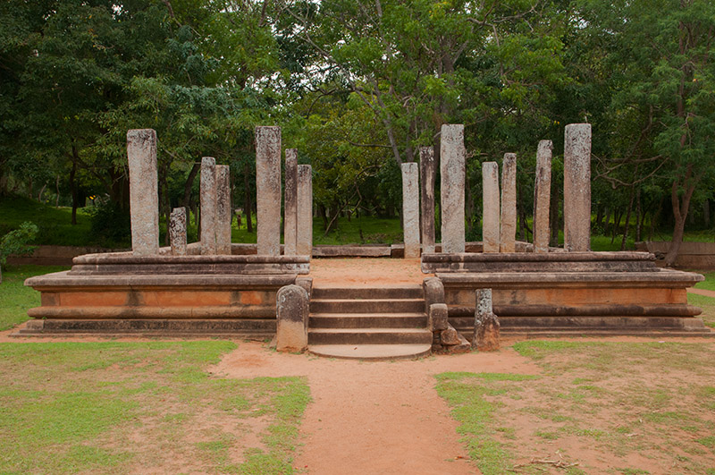 37-Temple Anuradhapura.jpg