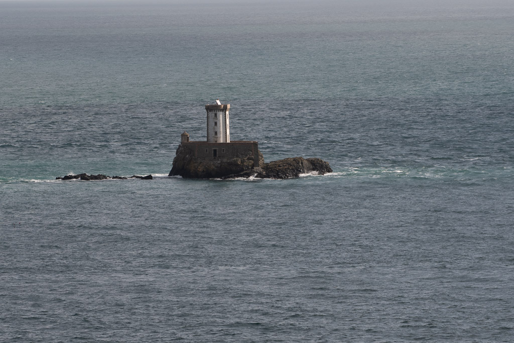 Pointe de Bilfot, le phare Mez du Goelo -2-.jpg