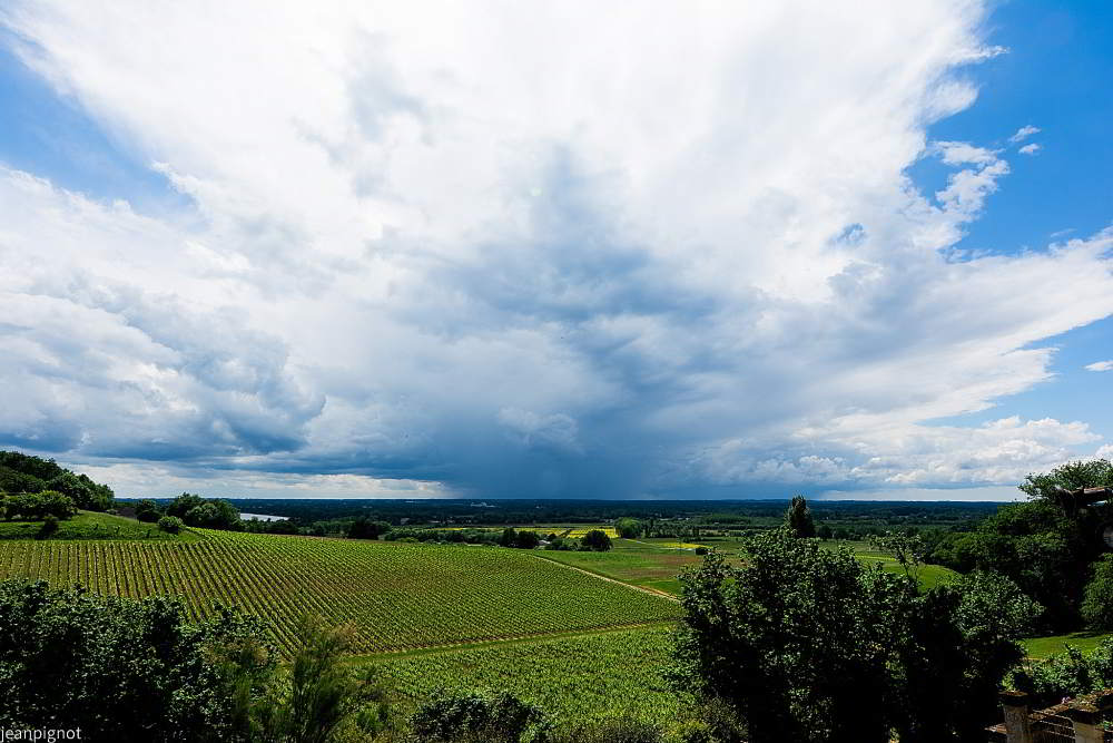 N12 la vue d en haut du chateau la riviére.JPG