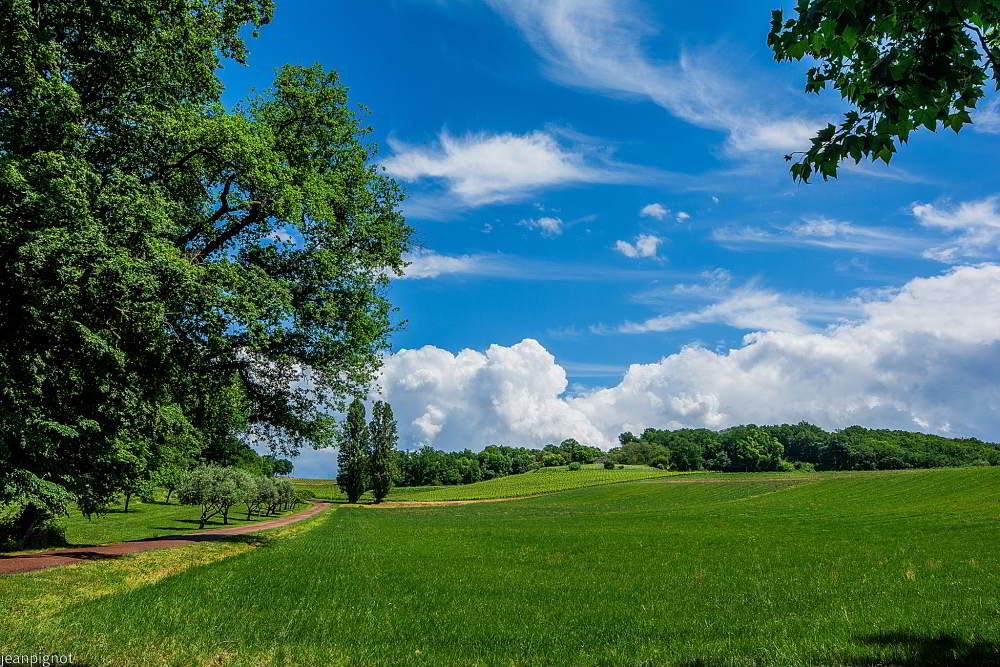 N10 au pied du chateau.JPG