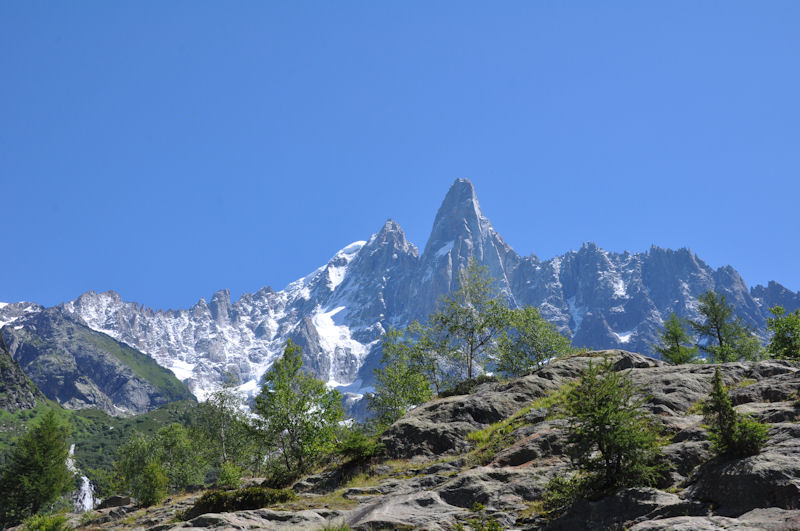 Massif des aiguilles rouges dans les Alpes.JPG